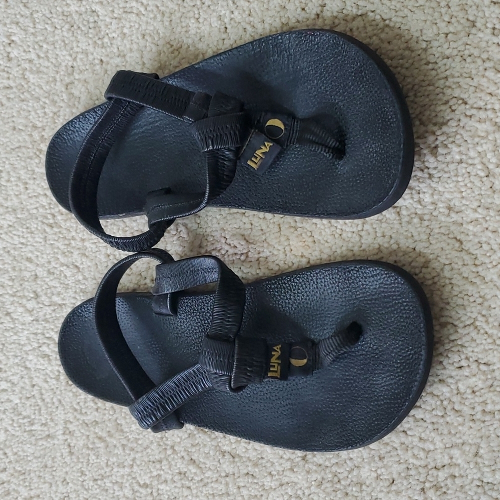 Luna black leather sandals sz 6